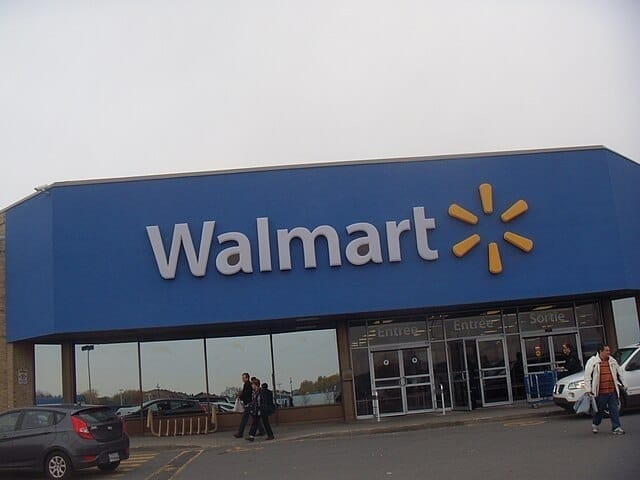 Four children abandoned after Walmart theft leads to dangerous wrong-way car chase